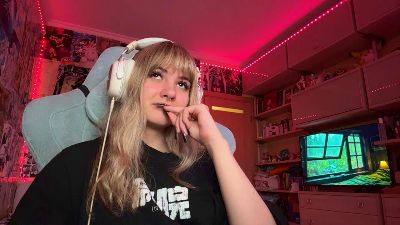 FayeMeierhofer live cam on Cam4