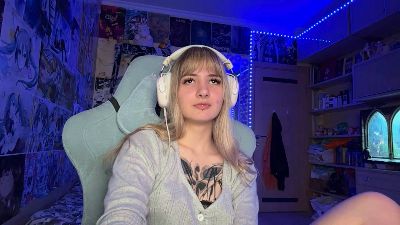 FayeMeierhofer live cam on Cam4