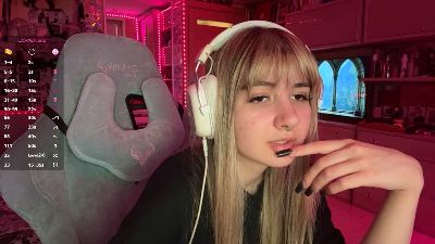 FayeMeierhofer live cam on Cam4