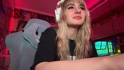FayeMeierhofer live cam on Cam4