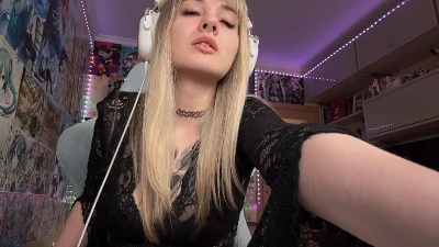 FayeMeierhofer live cam on Cam4