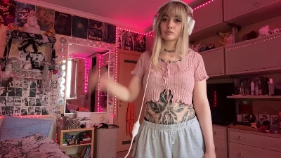 FayeMeierhofer live cam on Cam4