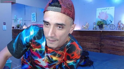 FelipeFriendly live cam on Cam4
