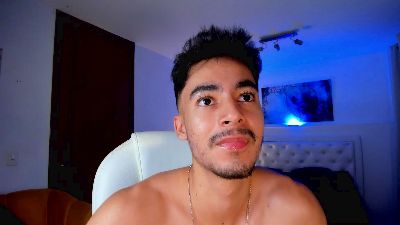FelipePalace live cam on Cam4