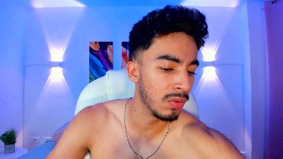 FelipePalace live cam on Cam4
