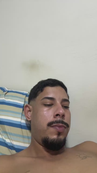Fernandofn live cam on Cam4