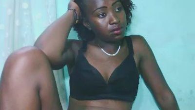 Fiononana live cam on Cam4