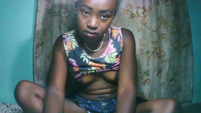 Fiononana live cam on Cam4