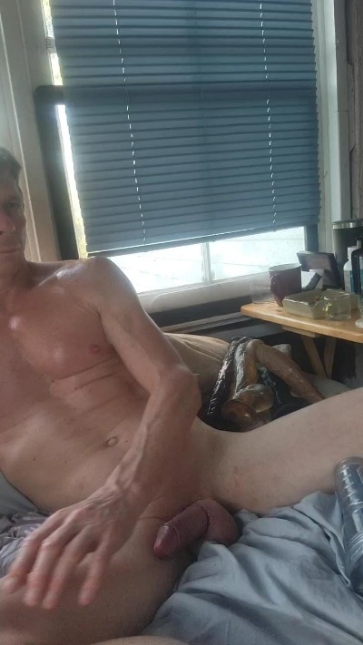 Fitfun71 live cam on Cam4