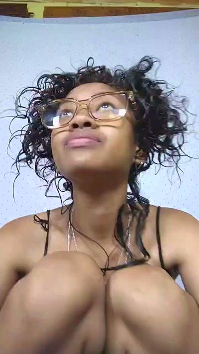 Fitia05 live cam on Cam4