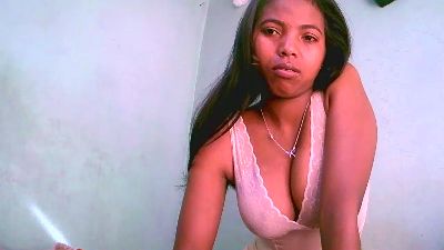 Fitiavana8 live cam on Cam4