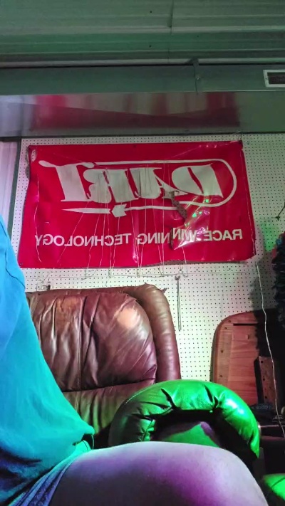Flipboi420 live cam on Cam4