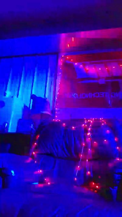Flipboi420 live cam on Cam4