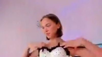 Flora_Amber live cam on Cam4