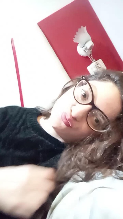 Florcita424 live cam on Cam4