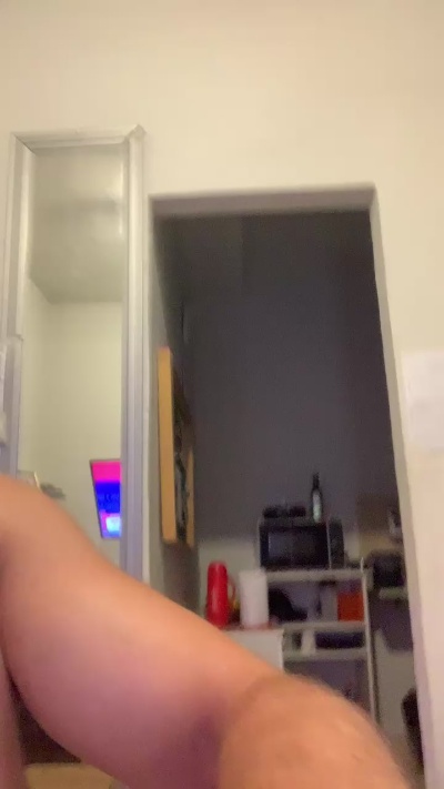 Flymaggerr – featured live webcam model on Server Cams (83 viewers)