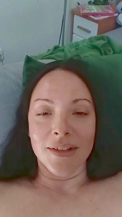 FoxySpanks live cam on Cam4