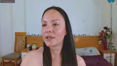 FoxySpanks live cam on Cam4
