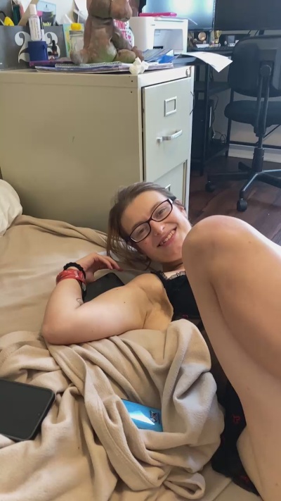 Foxygirl22 live cam on Cam4