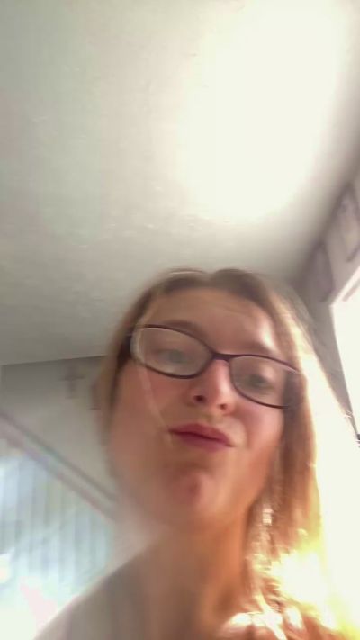 Foxygirl22 live cam on Cam4