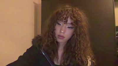 FreedaYegge live cam on Cam4