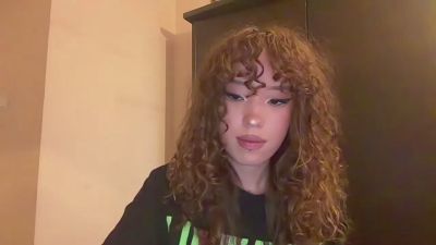 FreedaYegge live cam on Cam4