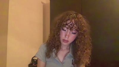 FreedaYegge live cam on Cam4