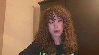 FreedaYegge live cam on Cam4