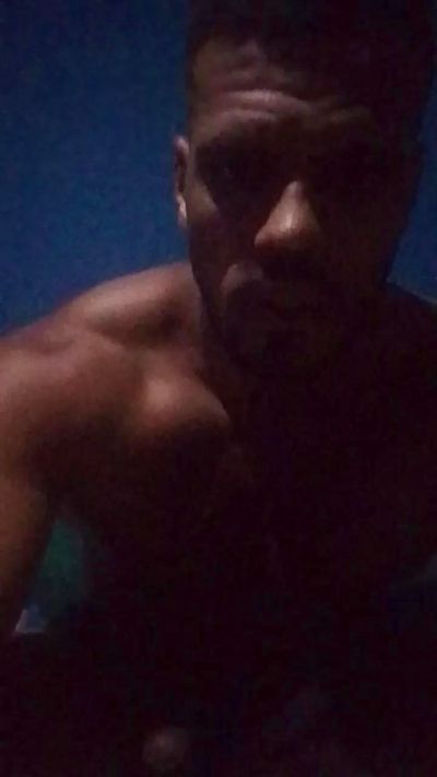 Freitassarado22 live cam on Cam4