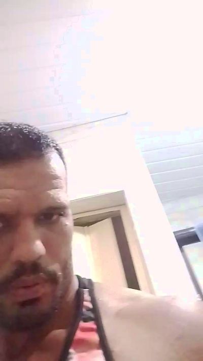 Freitassarado22 live cam on Cam4