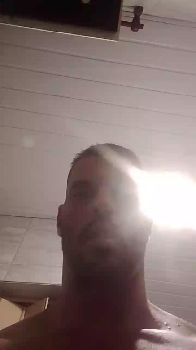 Freitassarado22 live cam on Cam4