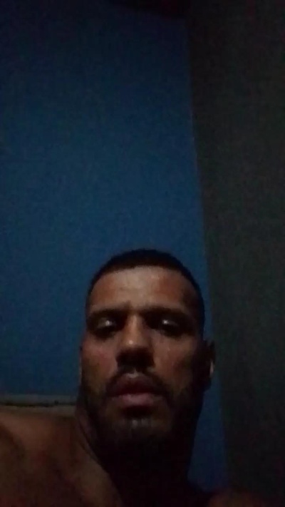 Freitassarado22 live cam on Cam4