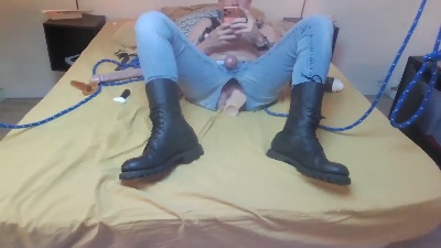 Frenchbullv live cam on Cam4