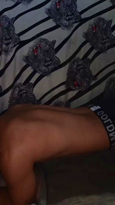 FreshGYMBOY live cam on Cam4