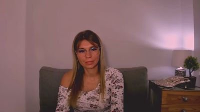 FreyaDoll live cam on Cam4