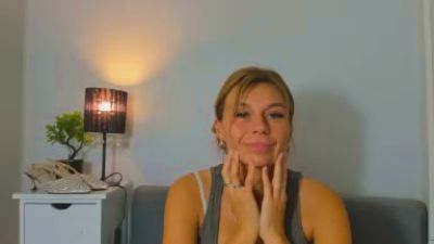 FreyaDoll live cam on Cam4