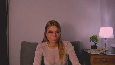 FreyaDoll live cam on Cam4