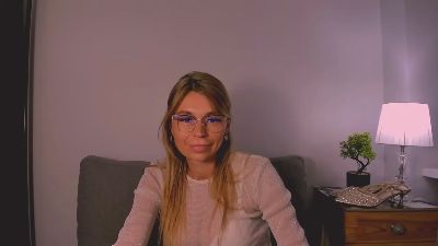 FreyaDoll live cam on Cam4