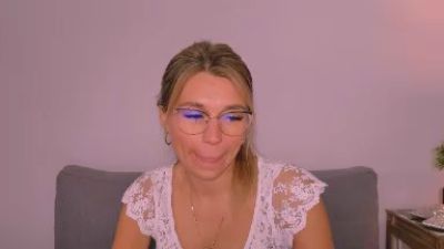 FreyaDoll live cam on Cam4