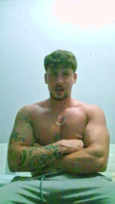 Friend999 live cam on Cam4