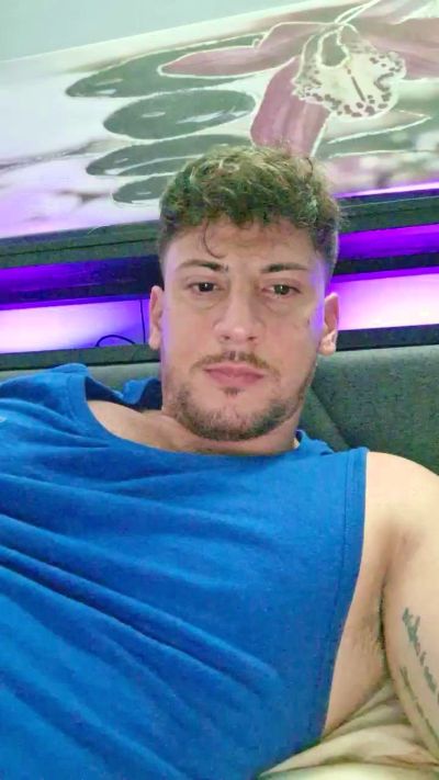Friend999 live cam on Cam4