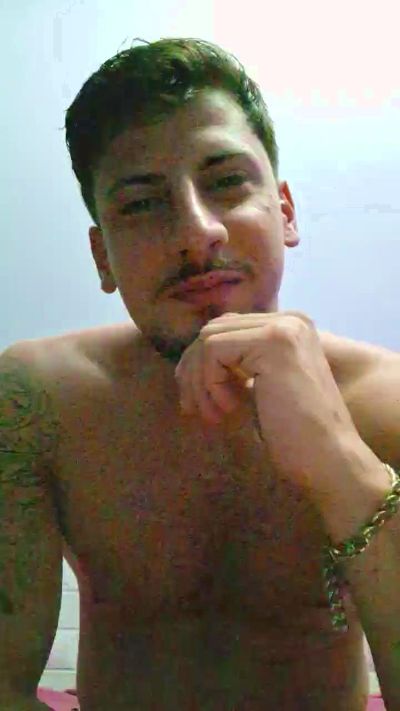 Friend999 live cam on Cam4