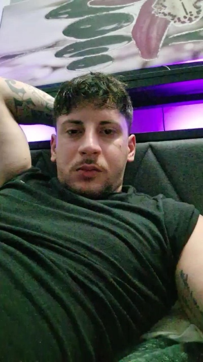 Friend999 live cam on Cam4