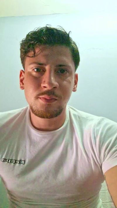 Friend999 live cam on Cam4