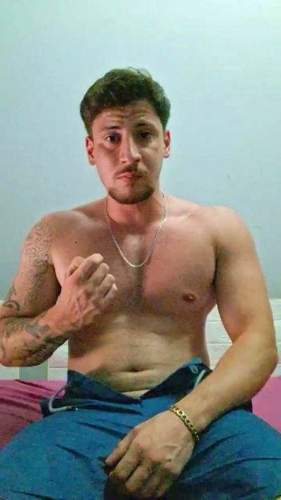 Friend999 live cam on Cam4