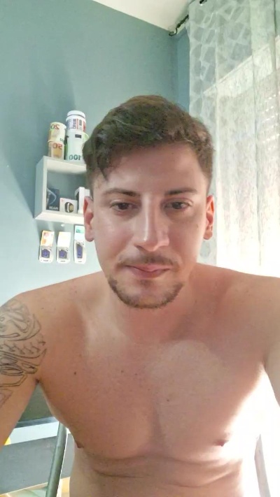 Friend999 live cam on Cam4
