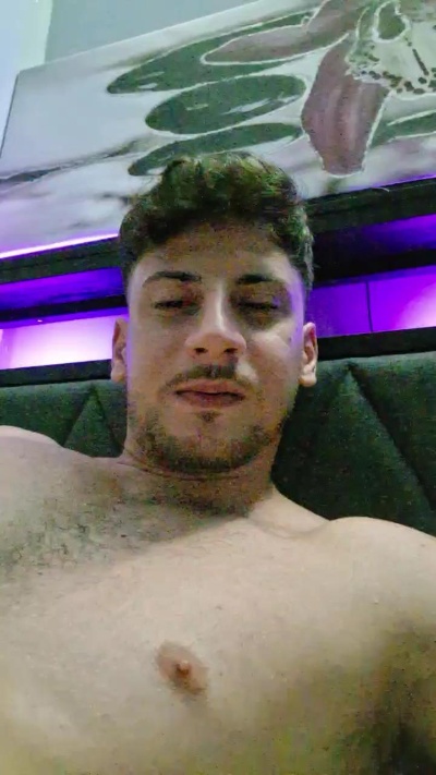 Friend999 live cam on Cam4