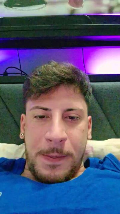 Friend999 live cam on Cam4
