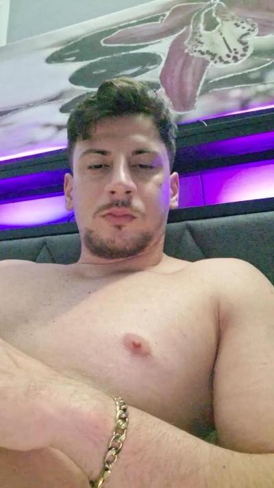 Friend999 live cam on Cam4