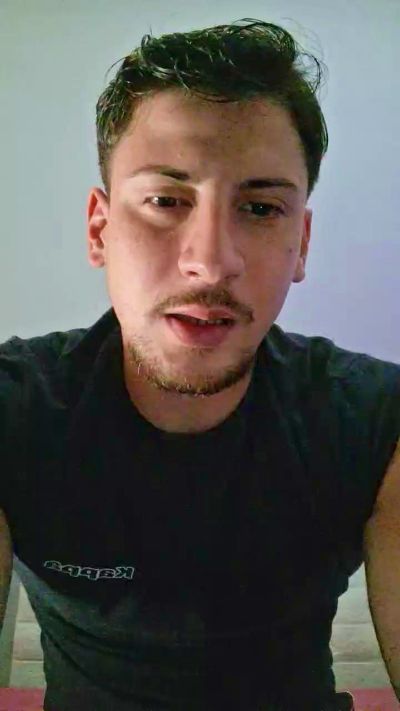 Friend999 live cam on Cam4